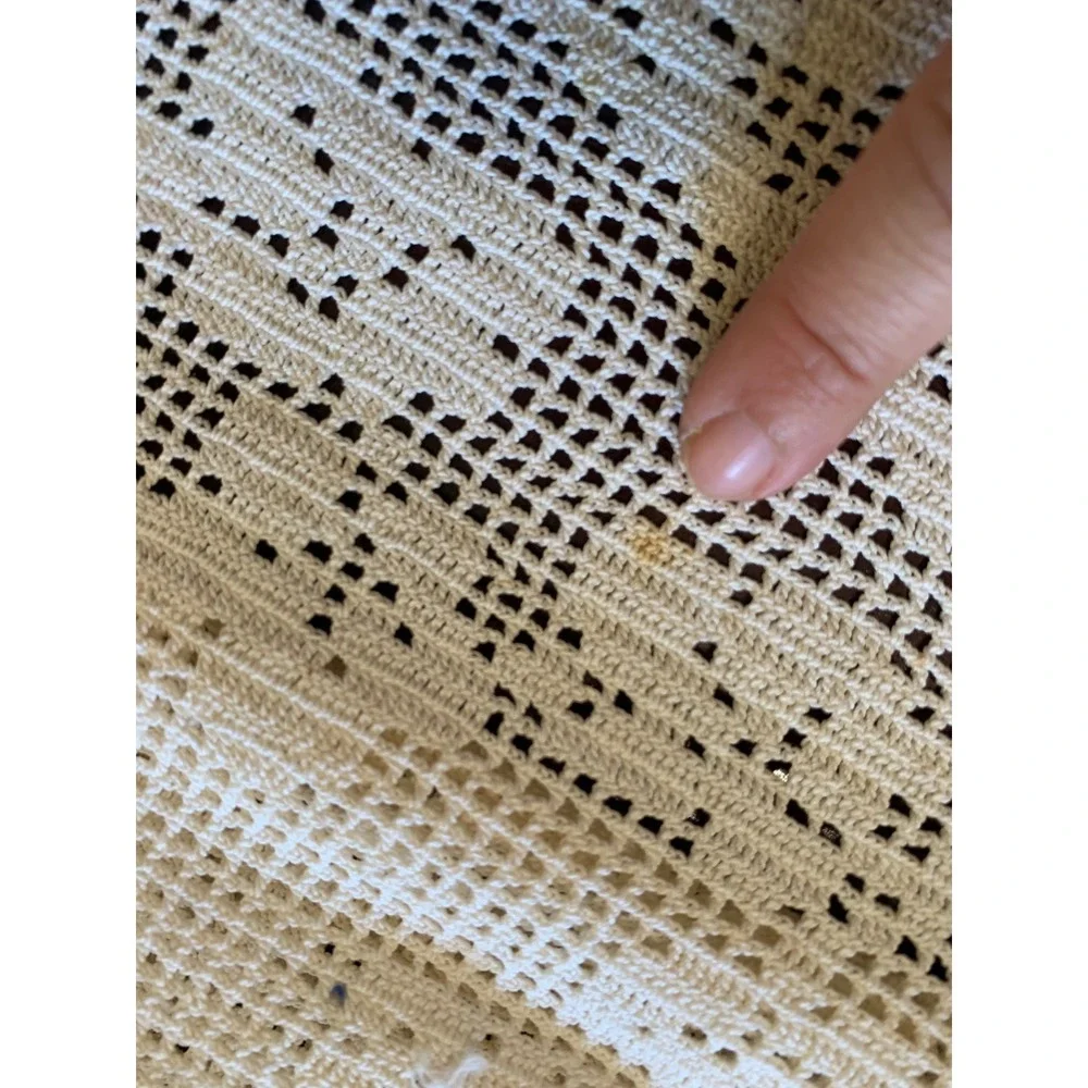 Vintage Hand Crochet Filet Lace Peacock Table Runner Off White Cotton 22x24